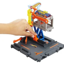 Hot Wheels City Downtown Repair Station Playset With 1 Car, Connects To Other Sets & Tracks